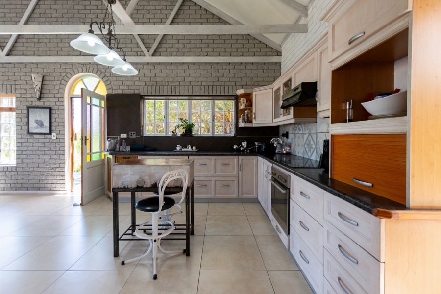 5 Bedroom Property for Sale in Middedorp Western Cape